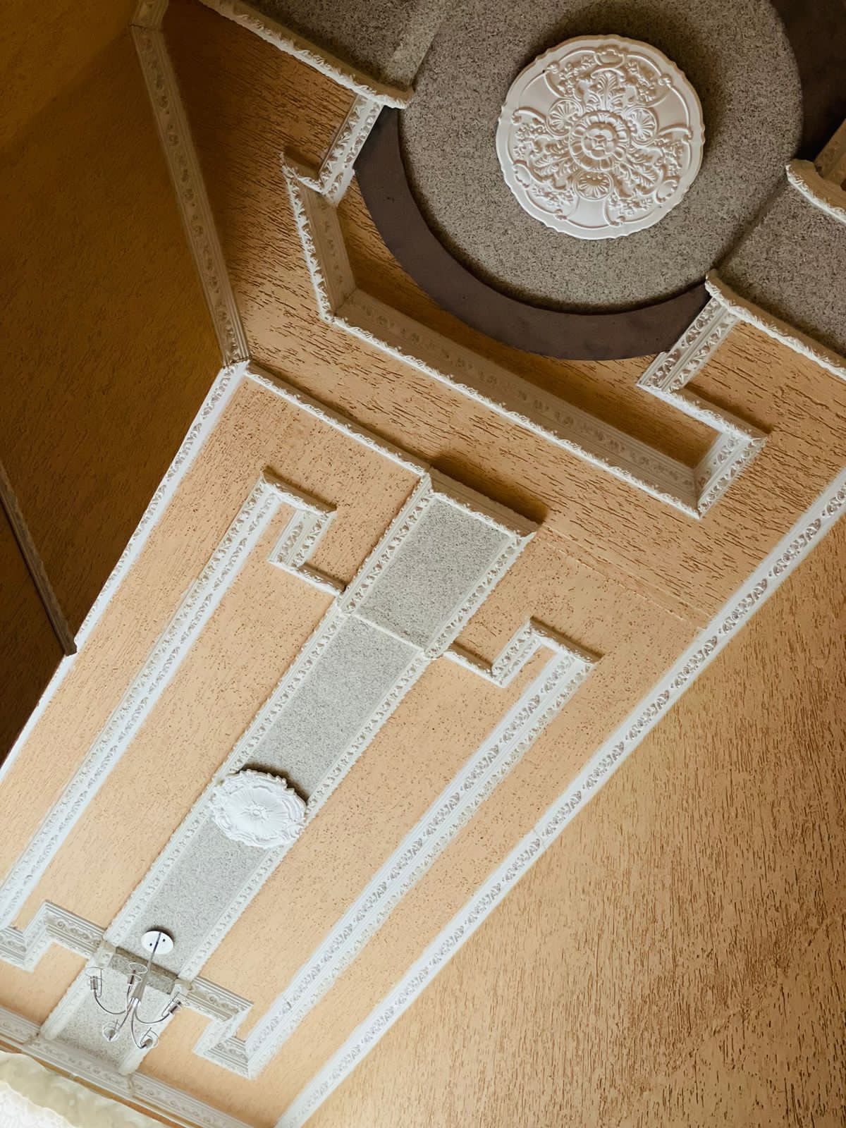 Textured ceiling with cornices and granite panels